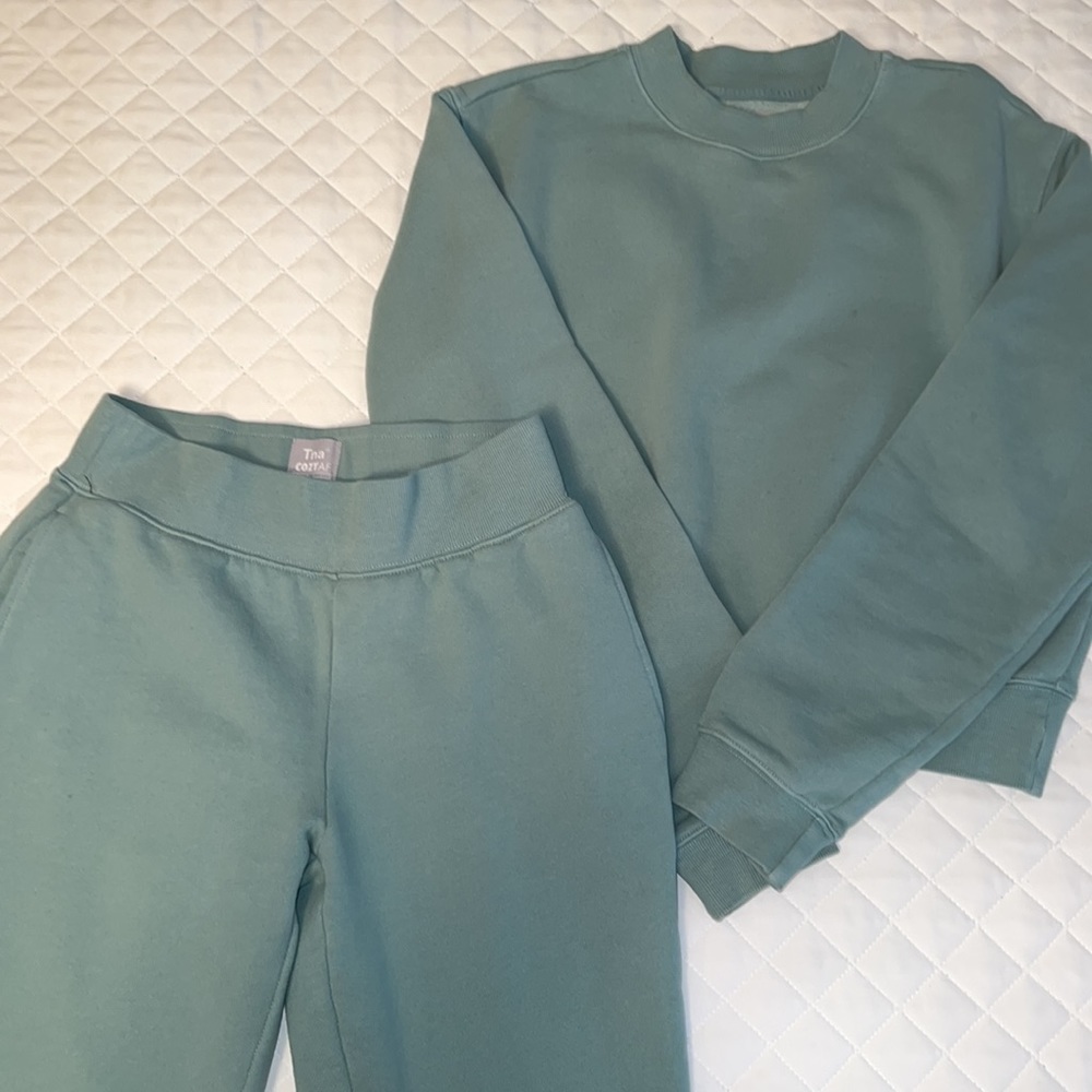 ARITZIA | TNA | Sweat Suit